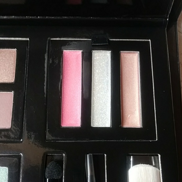 Avon Mega Mix'n Go Makeup Palette eyeshadow lips blushes highlighters New - Picture 5 of 8